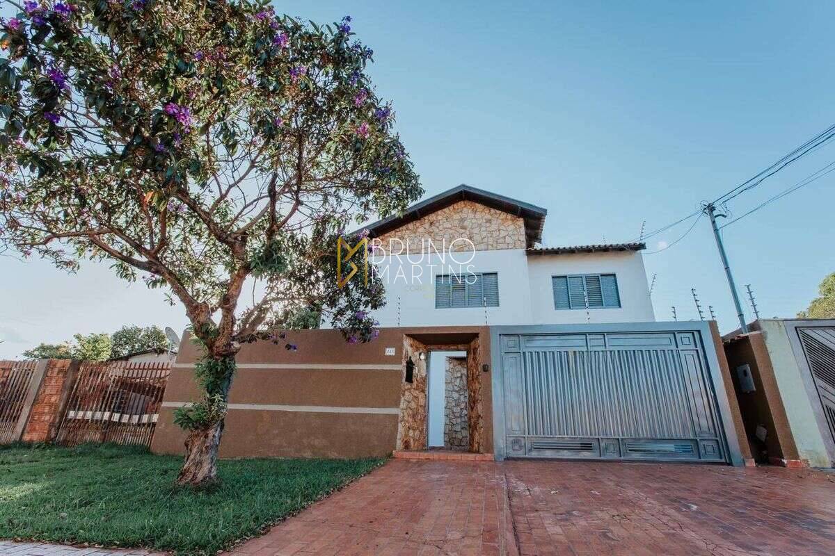 Sobrado à venda com 4 quartos, 210m² - Vila Santa Luzia,Campo Grande