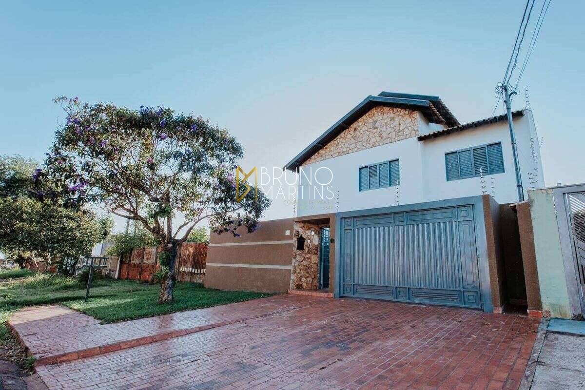 Sobrado à venda com 4 quartos, 210m² - Vila Santa Luzia,Campo Grande