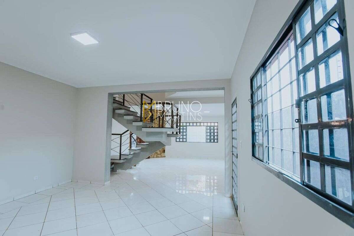 Sobrado à venda com 4 quartos, 210m² - Vila Santa Luzia,Campo Grande